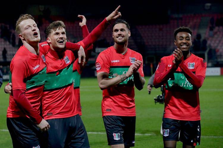 一名日本选 一名日本选